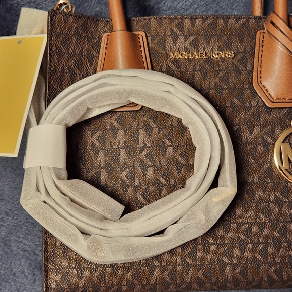 MICHAEL KORS, Mercer Messenger Purse, NEW - Picture 10 of 16